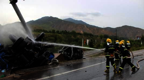 青海5車(chē)相撞7人遇難事故